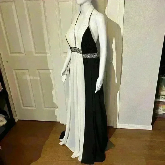 NWT Tony Bowls Dress B&W Iridescent Beaded Sequin Formal Pageant Prom Event 12 - Picture 4 of 16